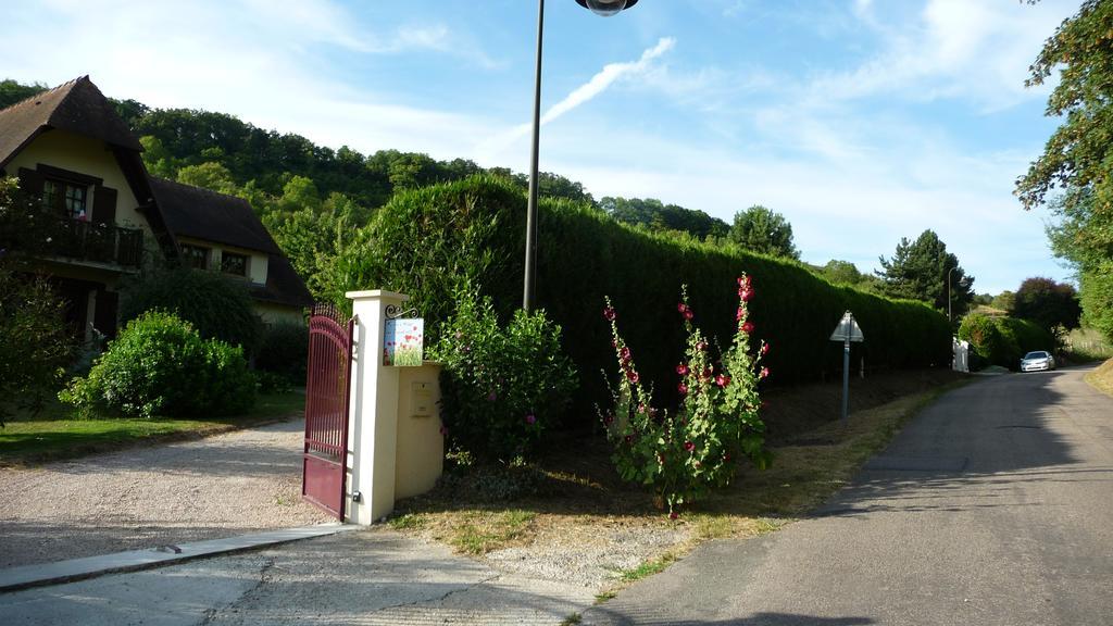 Maison D'Hotes Les Coquelicots จีแวร์นี ภายนอก รูปภาพ